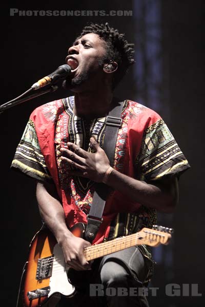 BLOC PARTY - 2009-08-28 - SAINT CLOUD - Domaine National - Scene de la Cascade - Rowland Kelechukwu Okereke